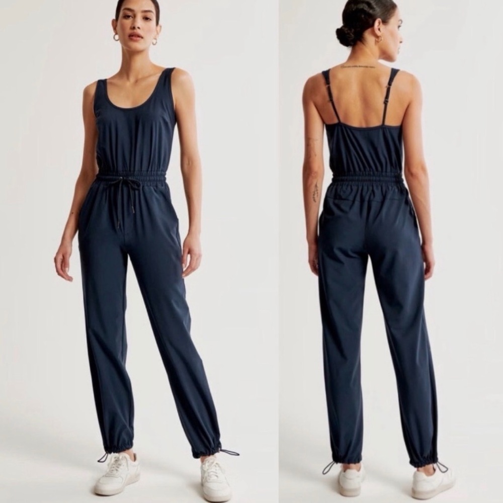 Abercrombie & Fitch Women’s Traveler Jumpsuit size large navy blue